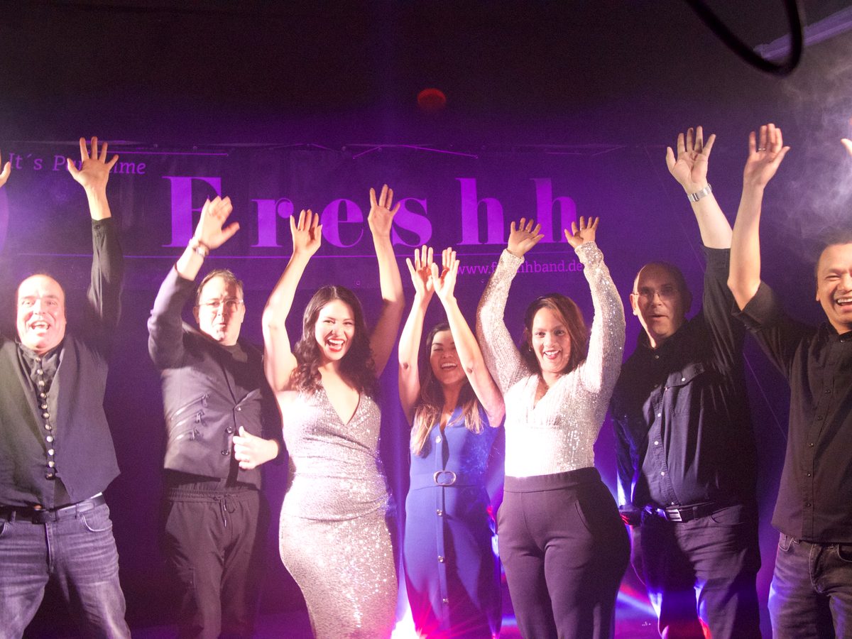 Freshh live in lila Bühnenlicht, Beispiel für den Anlass Jubiläum